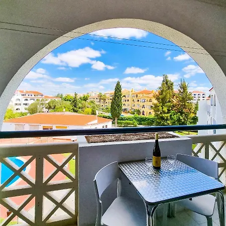Flh Holiday Flat With Balcony Lägenhet *